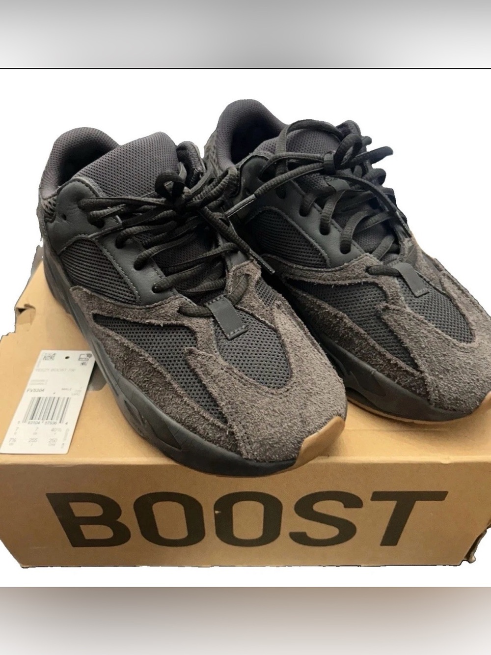 adidas Yeezy Boost 700